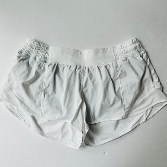 Lululemon Hotty Hot II Low Rise Short 2.5" White Size 10 Run Gym - Picture 3 of 7